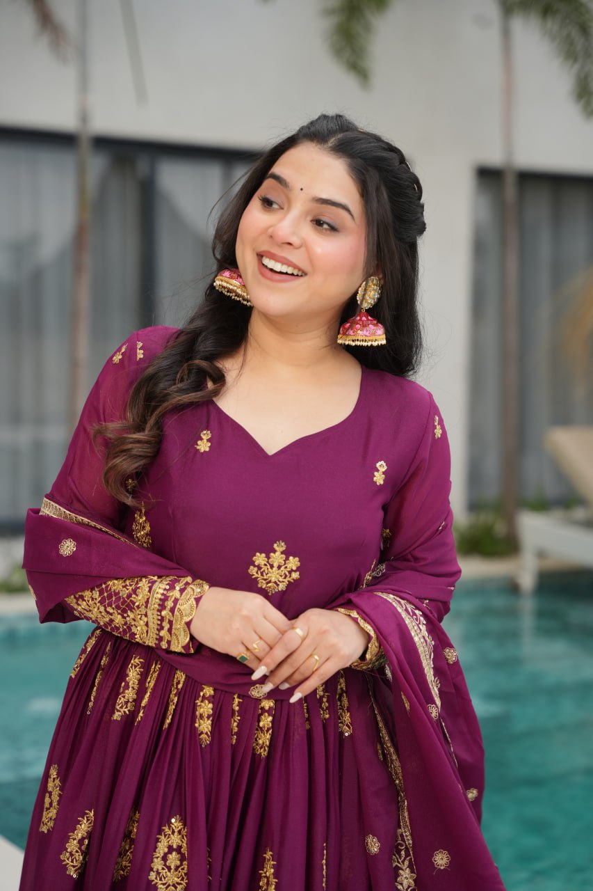Women's Cotton Embroidered Anarkali Gown With Dupatta Set - Image 27
